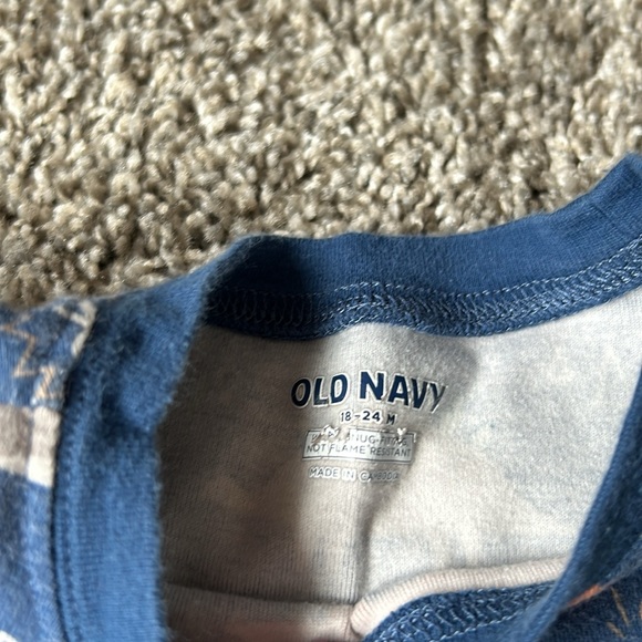Old Navy 18-24 month dinosaur print pajamas for boys - Picture 2 of 5